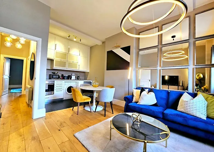 Gorgeous Hyde Park Home With Elevator Access By Tube Metro Stations